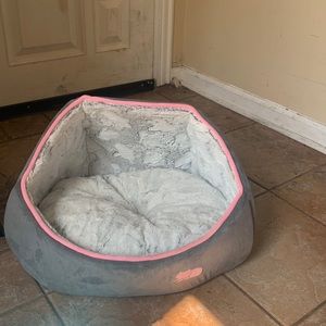 I didn’t use it but I did take the tags off I have a boy kitten.